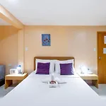 White Shamrock Beach Hotel