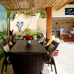 White Shamrock Beach Hotel